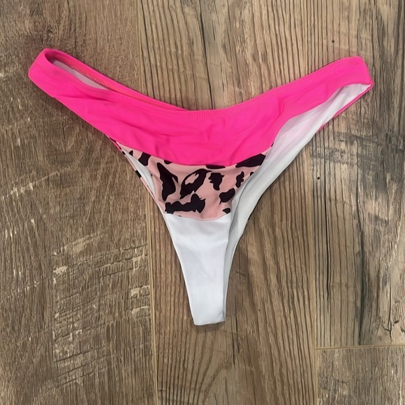 Shein Woman’s Cheetah and Pink Print Bikini Size Small - Picture 4 of 6